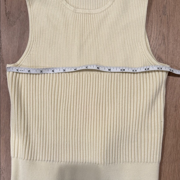 Kourt Cream Sleeveless Top and Skirt Set - Picture 5 of 5